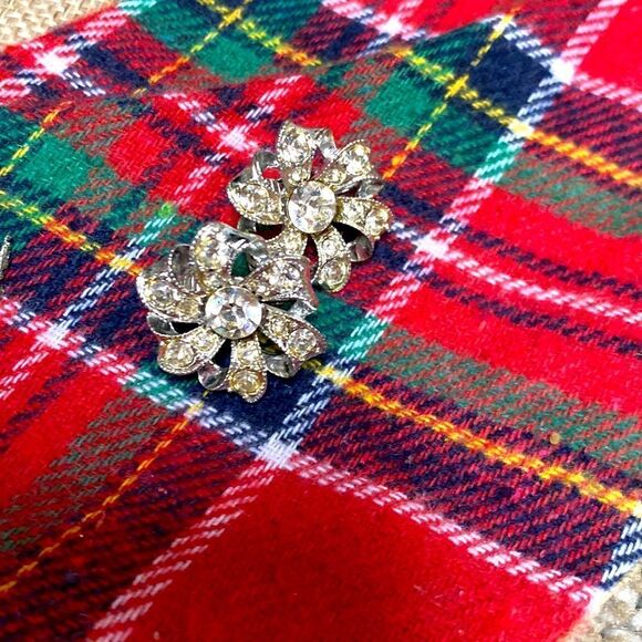 Vintage Faux Diamond and Silver Clip On Earrings - Picture 5 of 8
